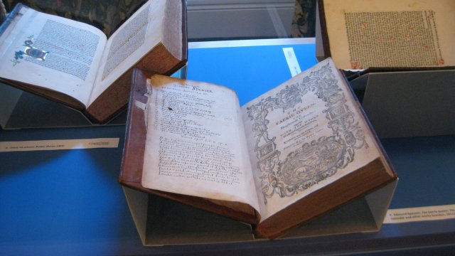 Display of early printed books